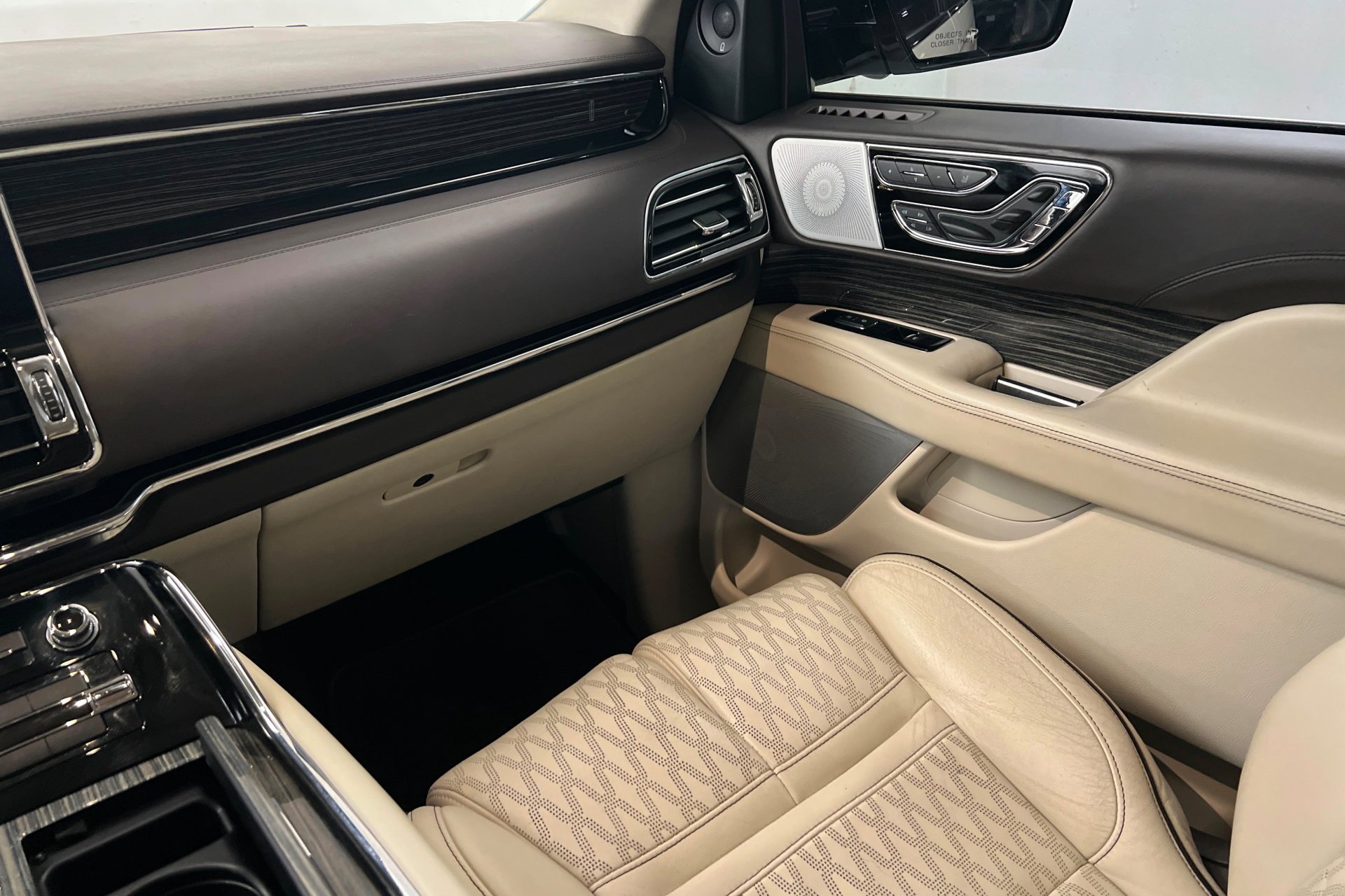 Used 2019 White Lincoln Black Label image 11