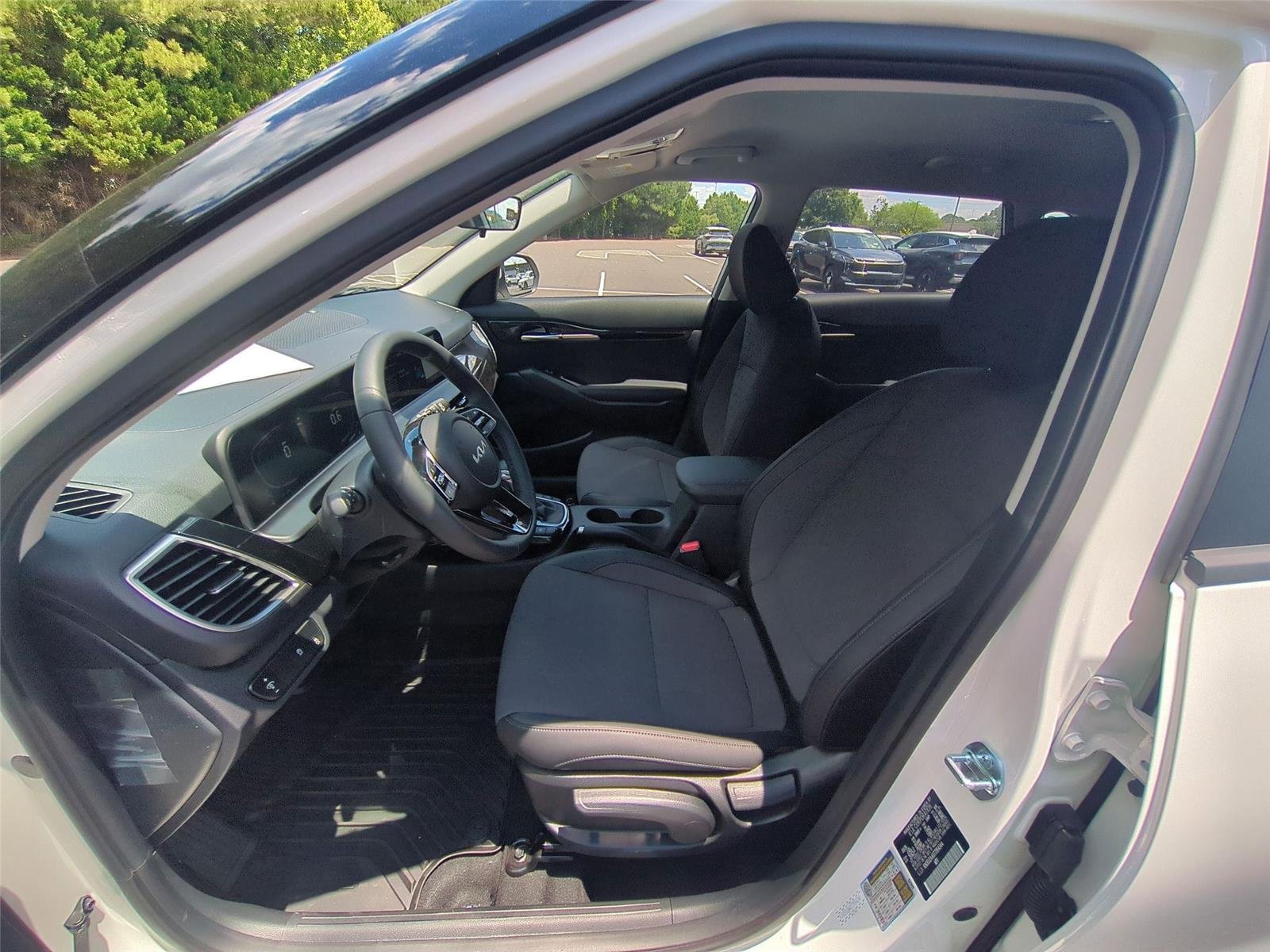 New 2026 Snow White Pearl Kia S image 18