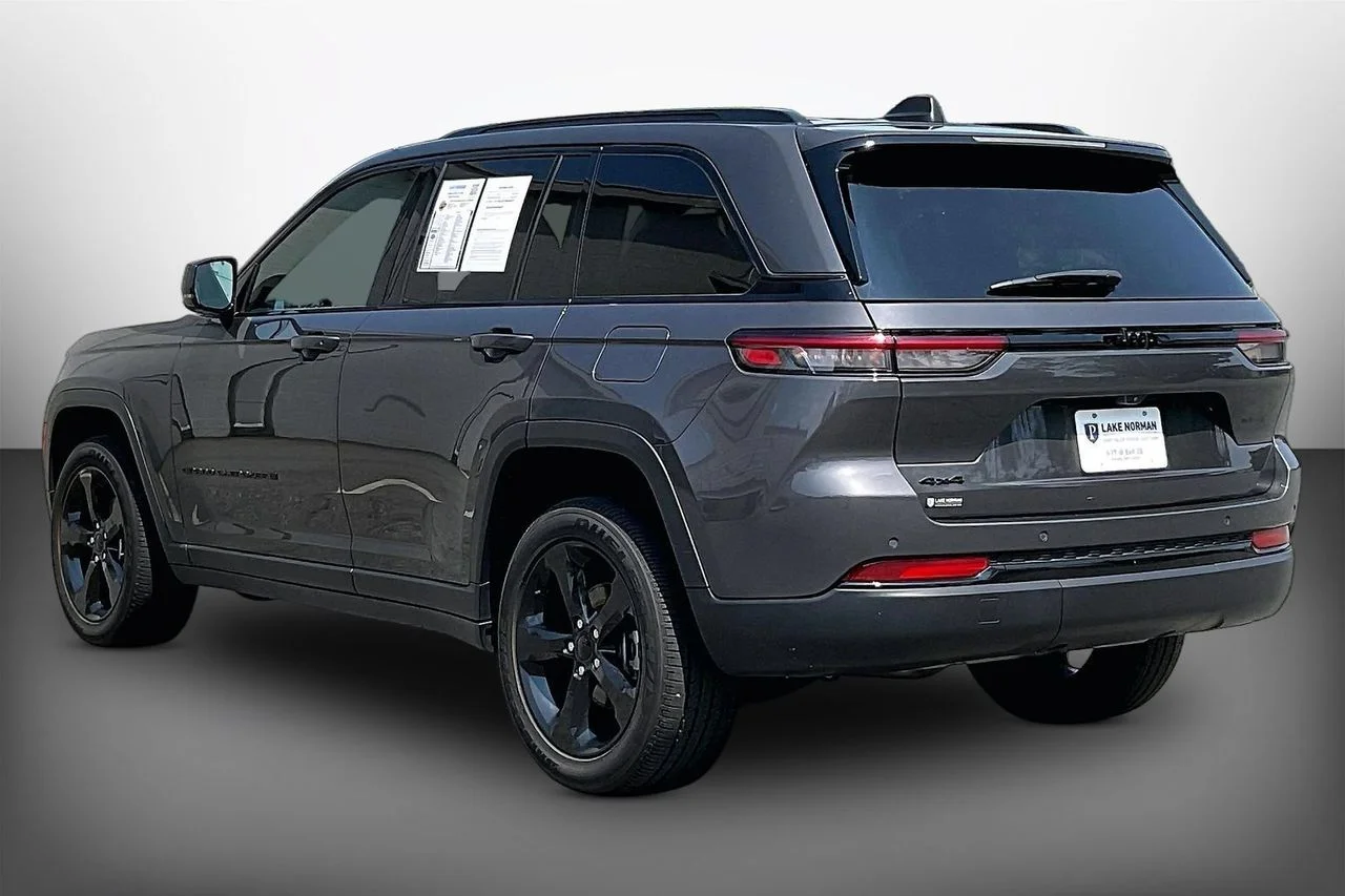 Used 2023 Gray Jeep Altitude X image 6