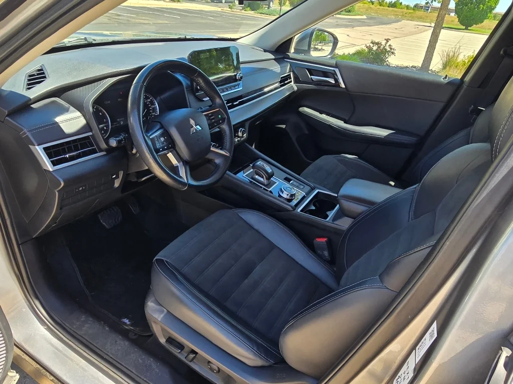 Used 2024 Gray Mitsubishi SE image 26