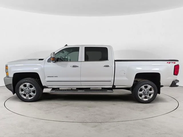 Used 2019 IRIDESCENT PEARL TRICOAT Chevrolet LTZ image 2