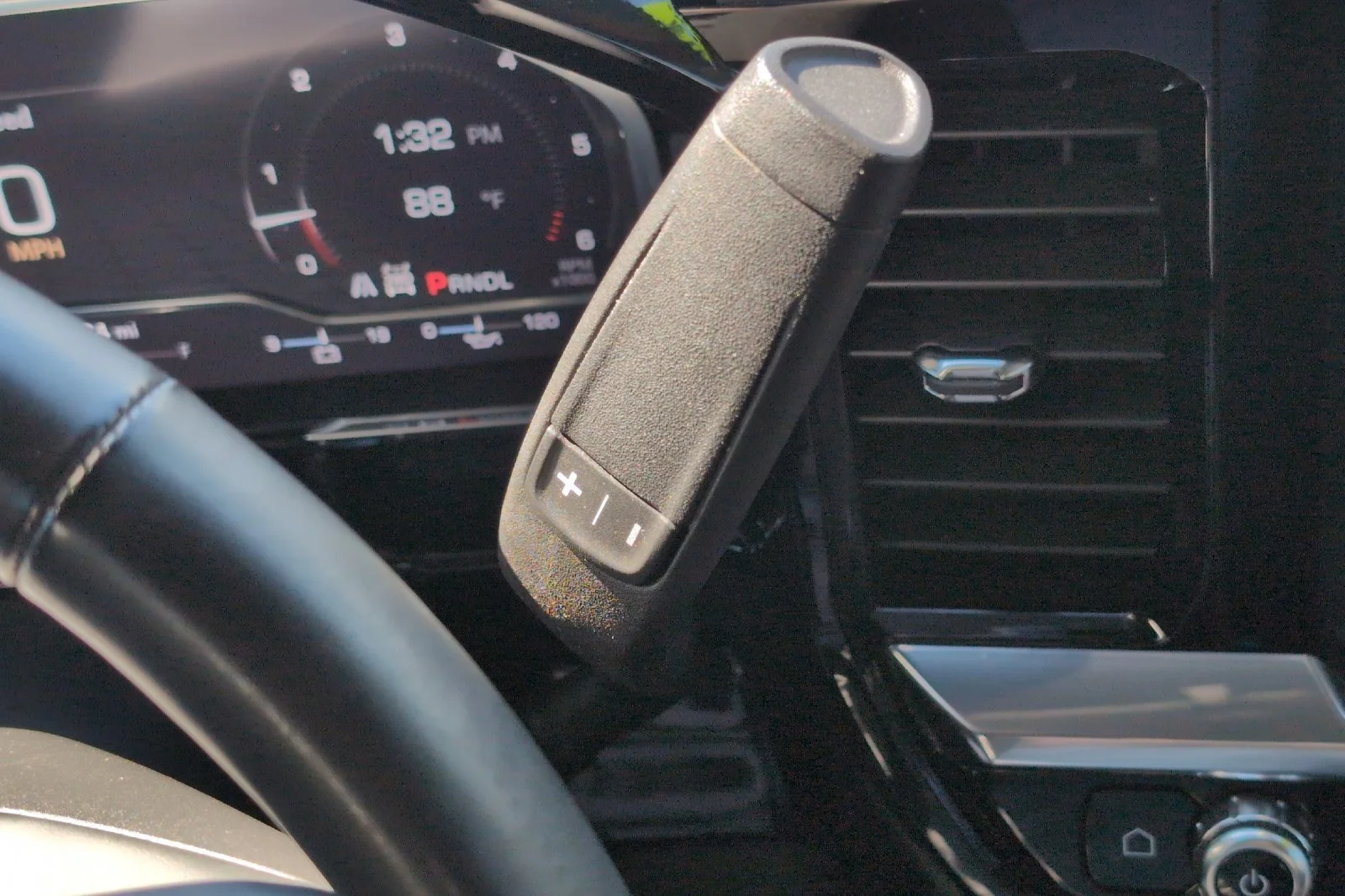 Used 2025 Summit White GMC SLT image 22