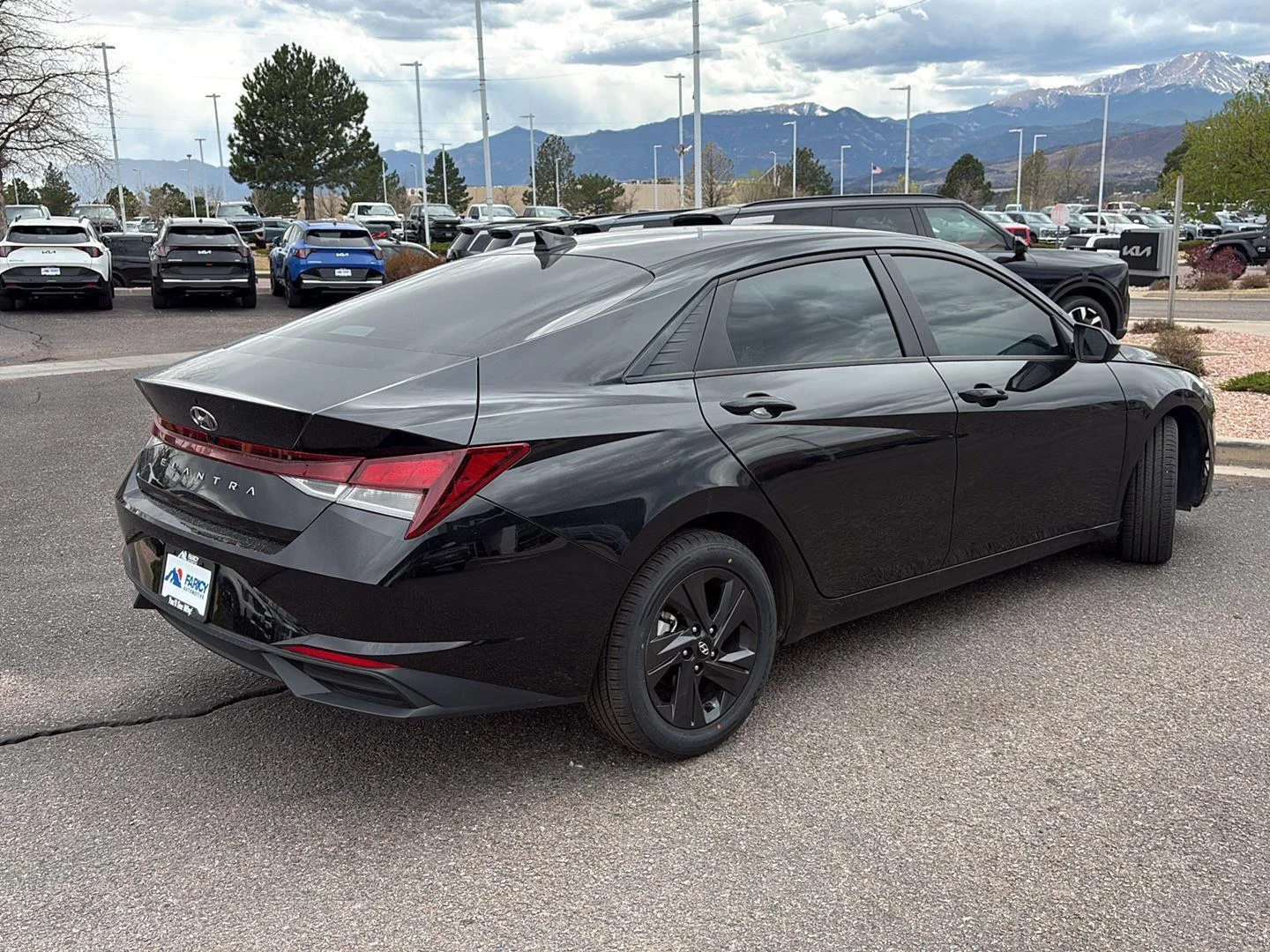 Used 2023 Phantom Black Hyundai SEL image 6