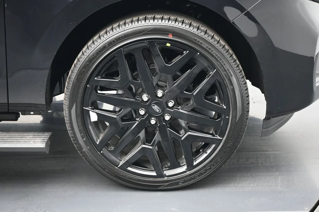 New 2027 Agate Black Metallic Ford Platinum image 25