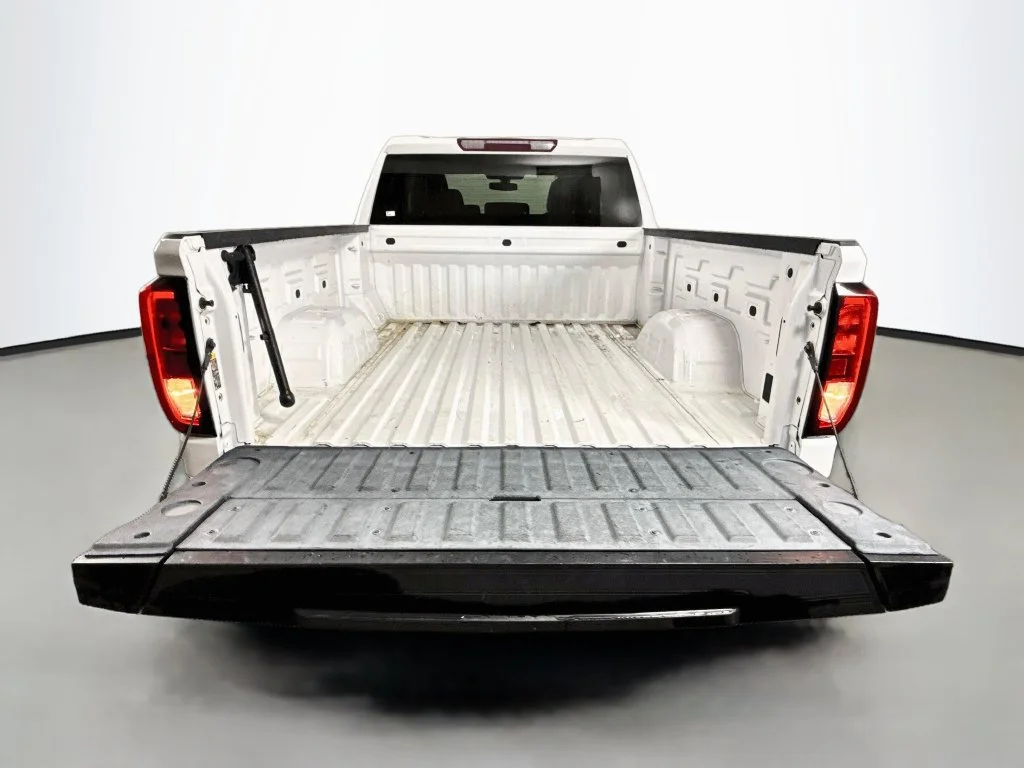 Used 2022 White GMC Elevation image 23