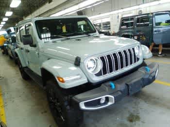Used 2024 Earl Clearcoat Jeep Sahara image 2
