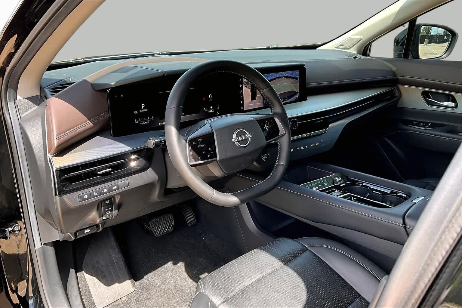 Used 2025 Super Black Nissan Platinum image 18