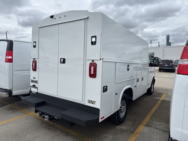 New 2025 Summit White Chevrolet 1WT image 3