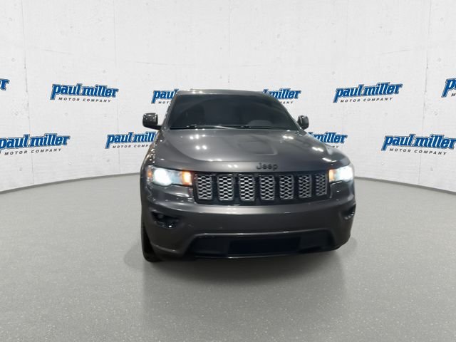 Used 2018 Gray Jeep Altitude image 3