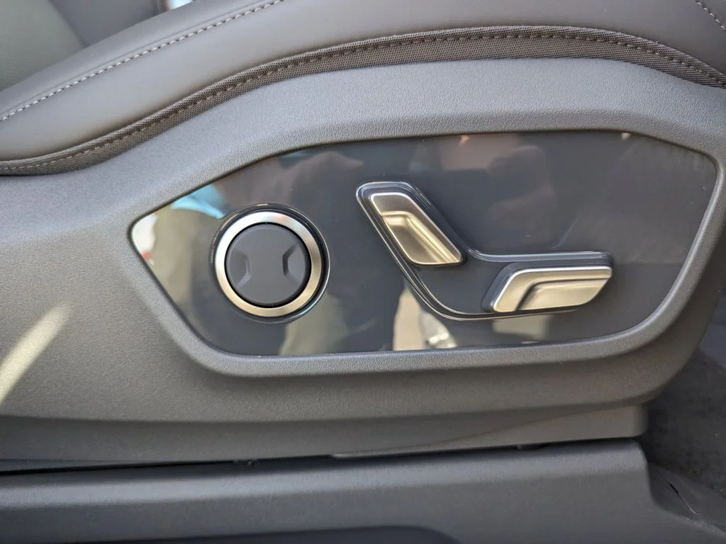 New 2024 Pebble Gray Kia Light RWD image 37