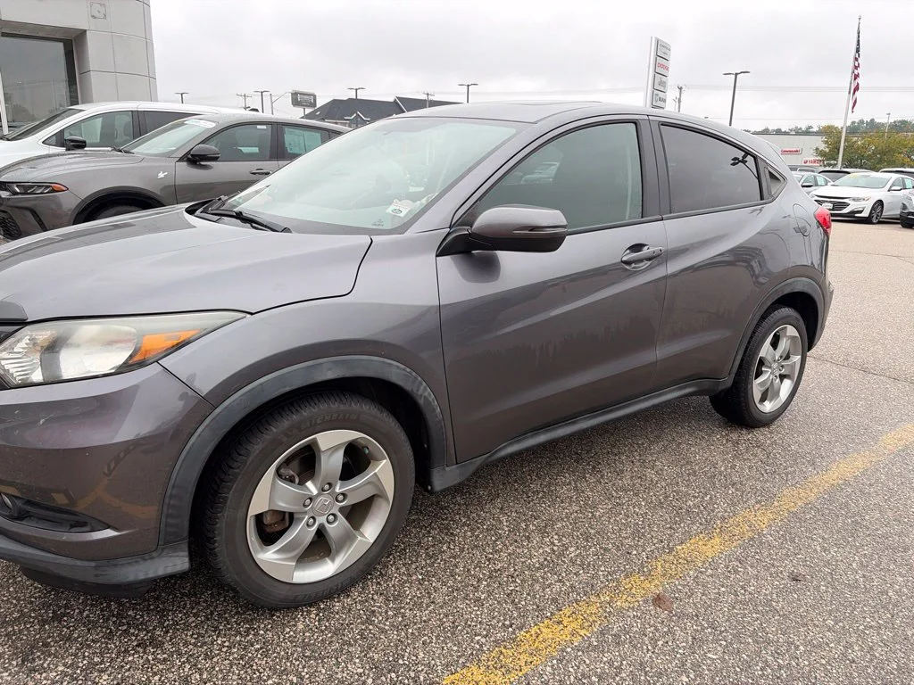 Used 2017  Honda EX image 5