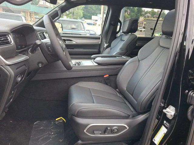New 2026 High Gloss Black Exterior Paint Jeep Limited Altitude image 6