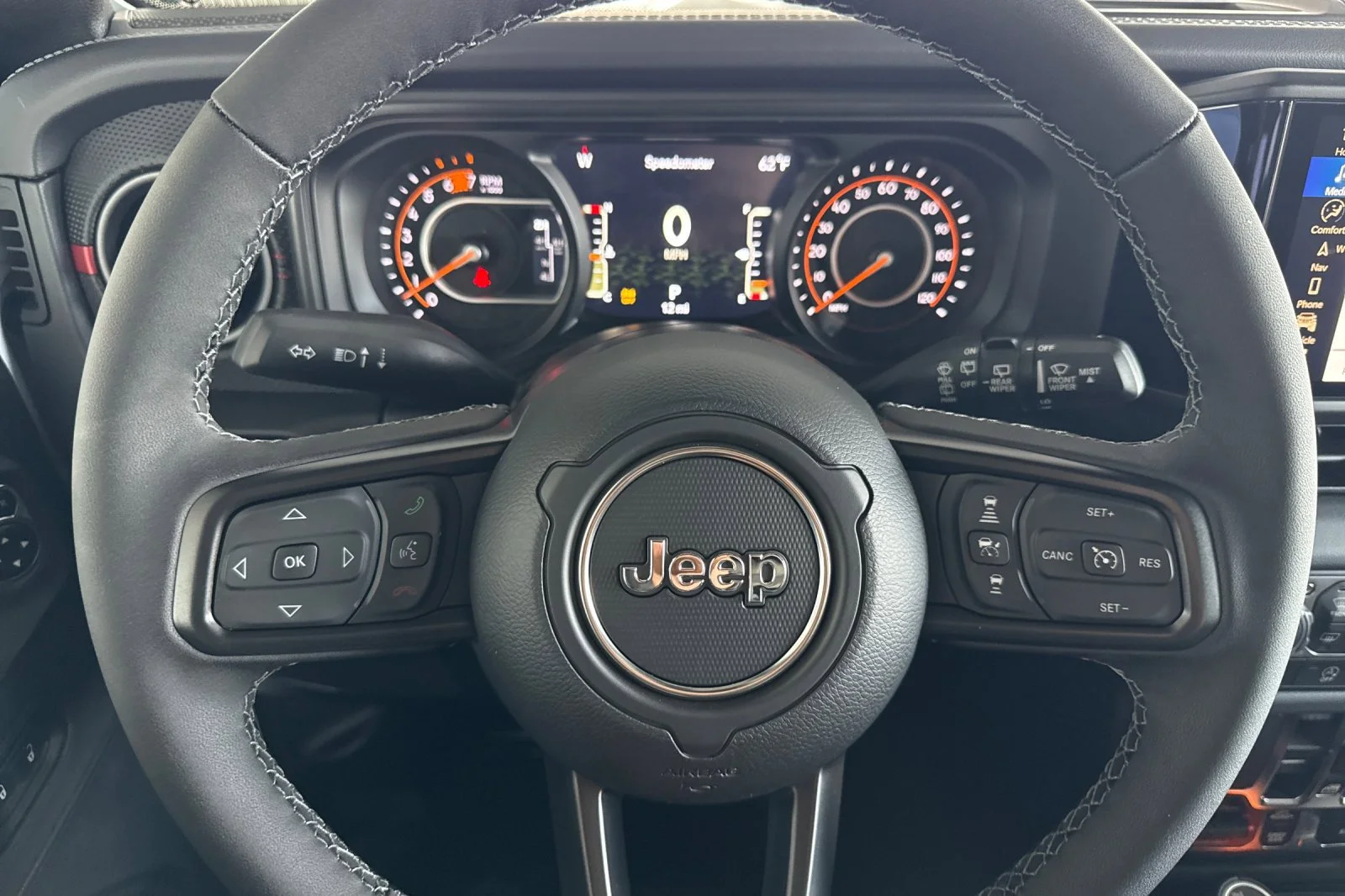 New 2026 Bright White Clear-Coat Exterior Paint Jeep Rubicon X image 24
