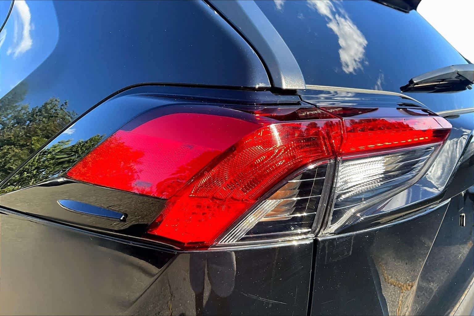 Used 2025 Midnight Black Metallic Toyota XLE Premium image 27
