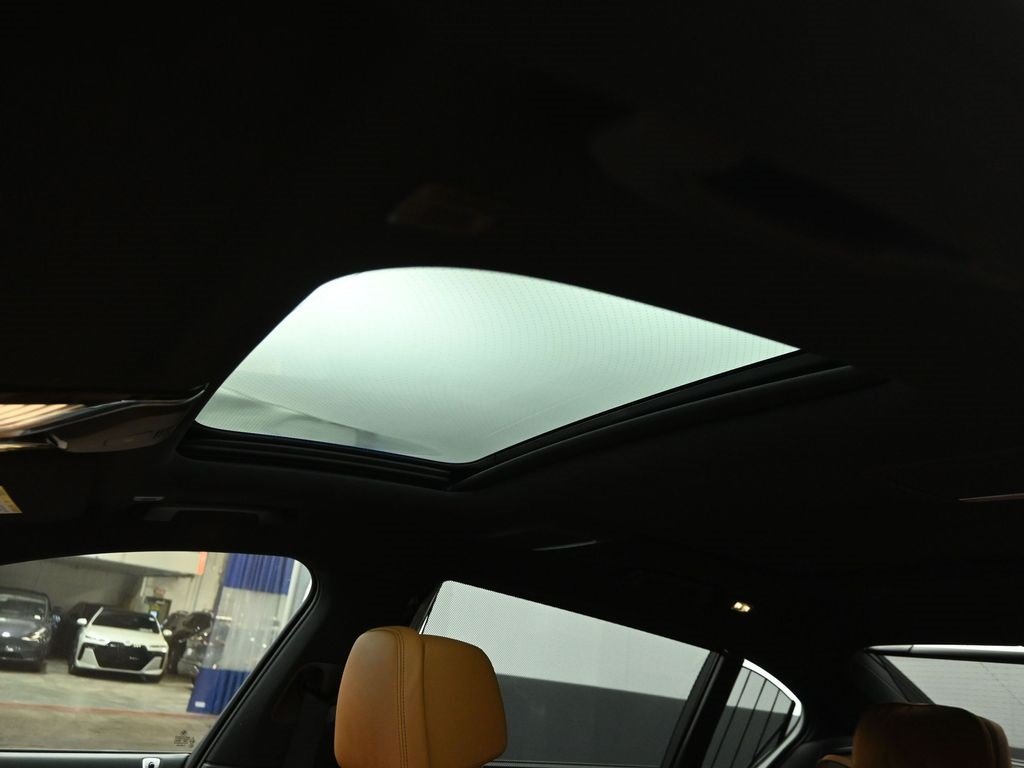 2022 BMW 750LI - Image 10