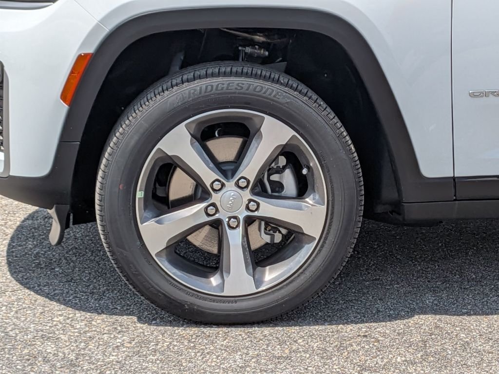 New 2026 Bright White Clear-Coat Exterior Paint Jeep Limited image 11
