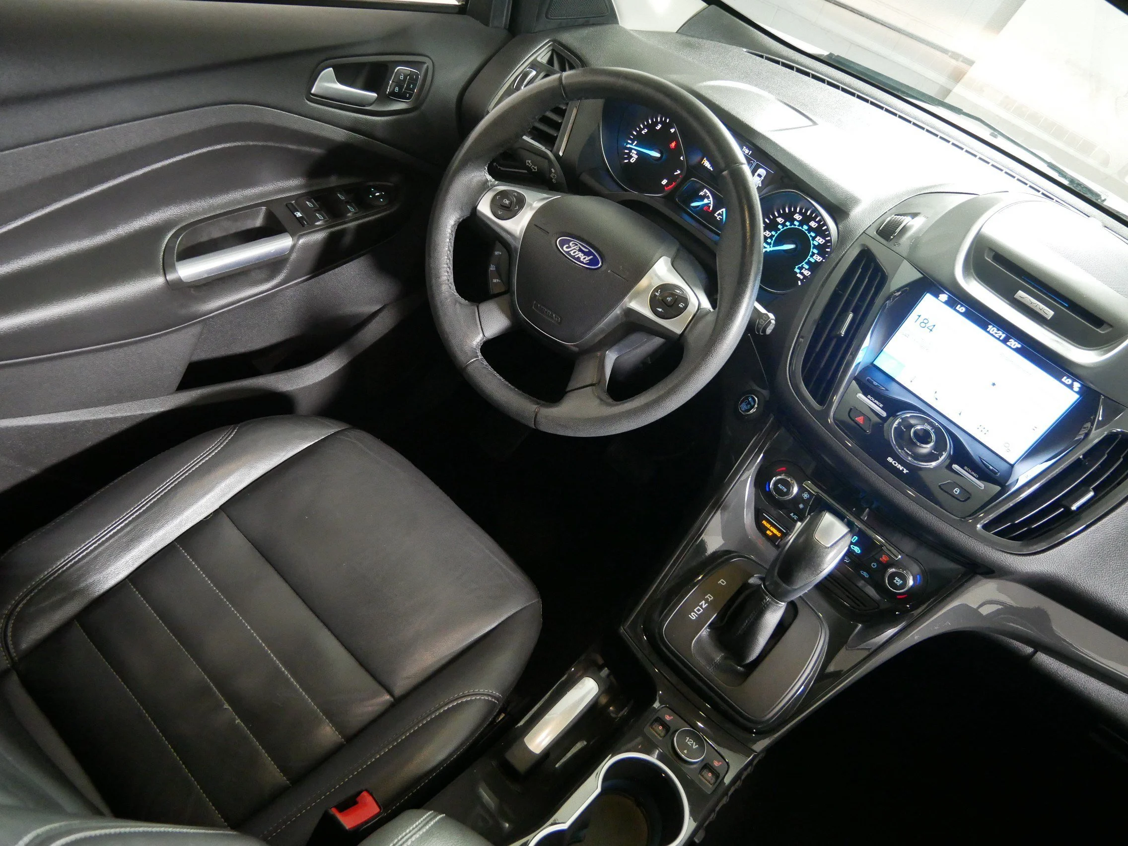 Used 2016 White Platinum Metallic Tri-Coat Ford Titanium image 9