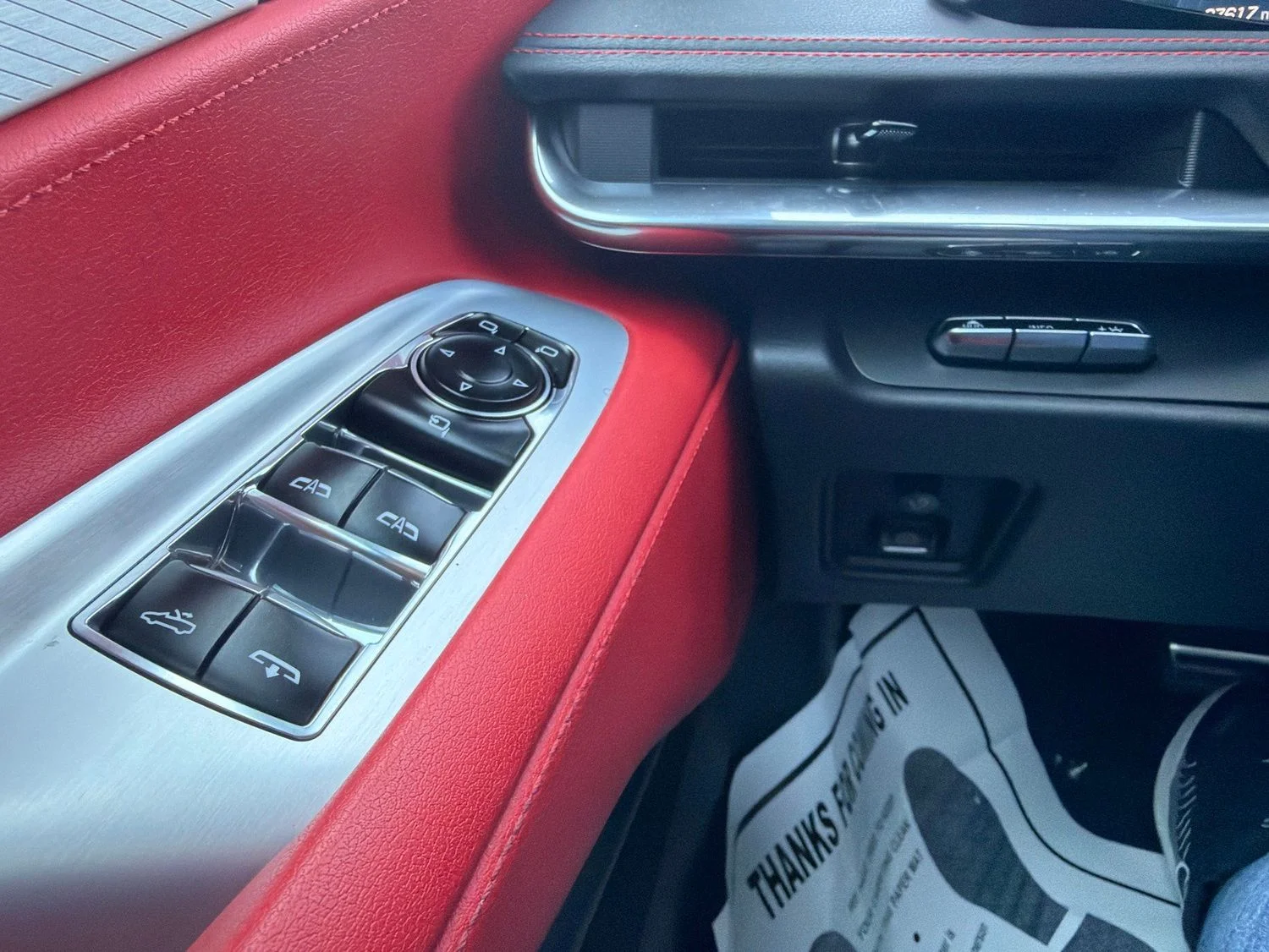Used 2020 Silver Chevrolet Stingray image 21