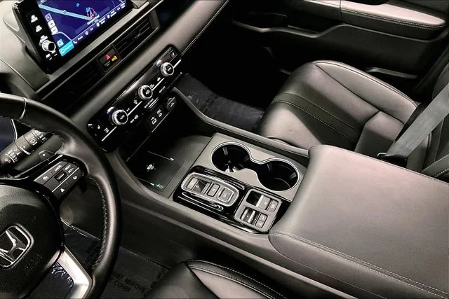 Used 2025 Crystal Black Pearl Honda Touring image 17