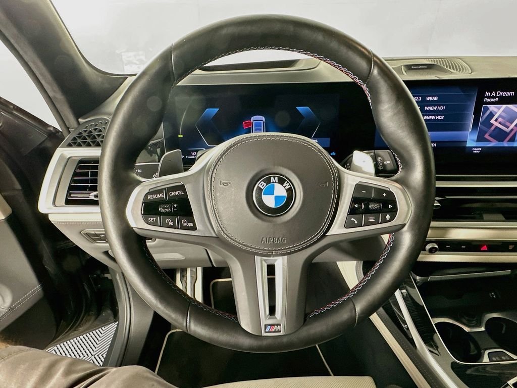 Used 2023 Gray BMW M60i image 10