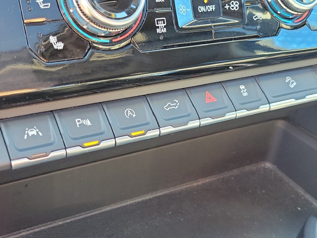 Used 2025 Onyx Black GMC Denali image 30