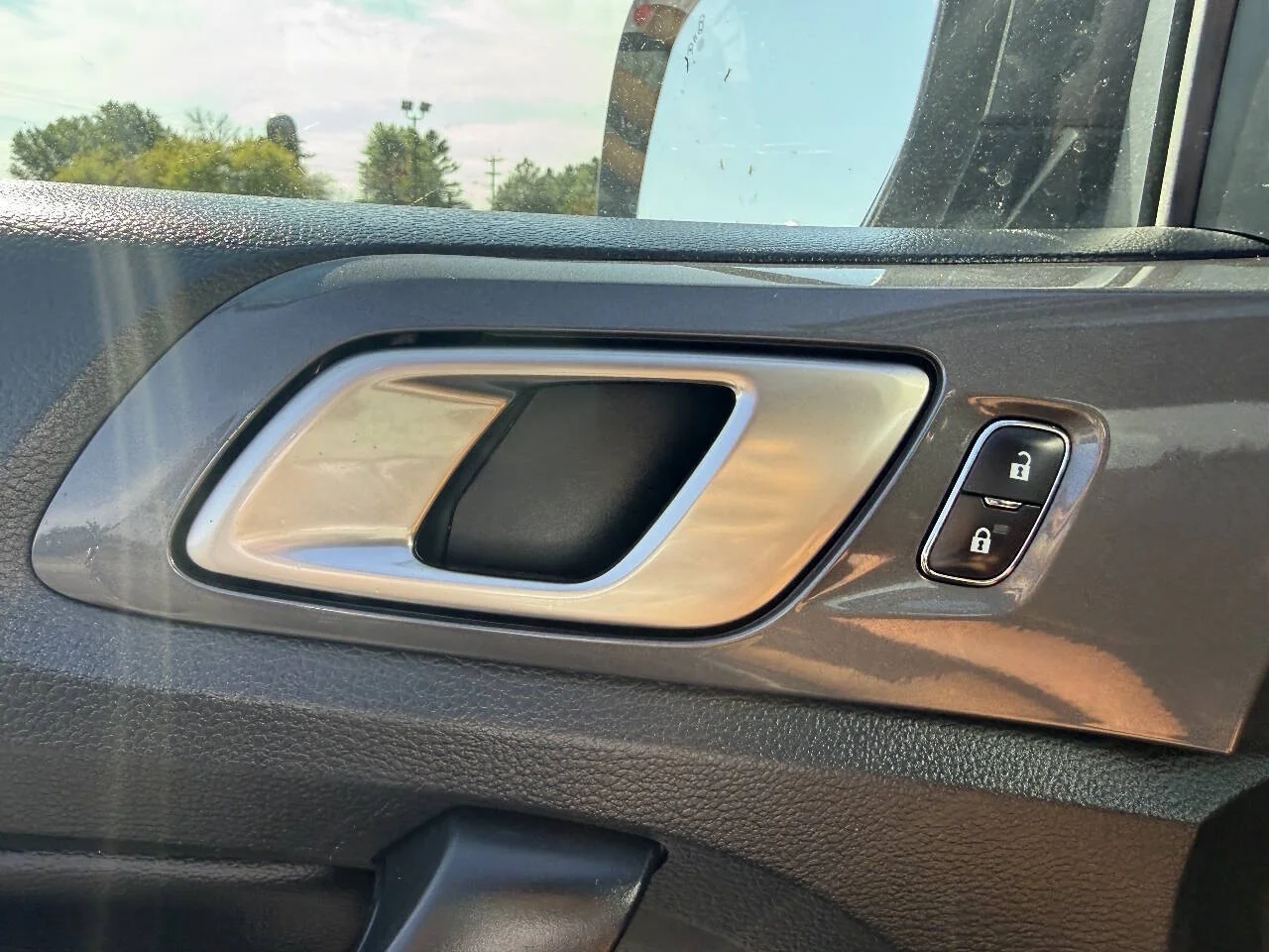 Used 2020 Magnetic Ford Lariat 4x4 4dr SuperCrew 5.1 ft. SB image 16