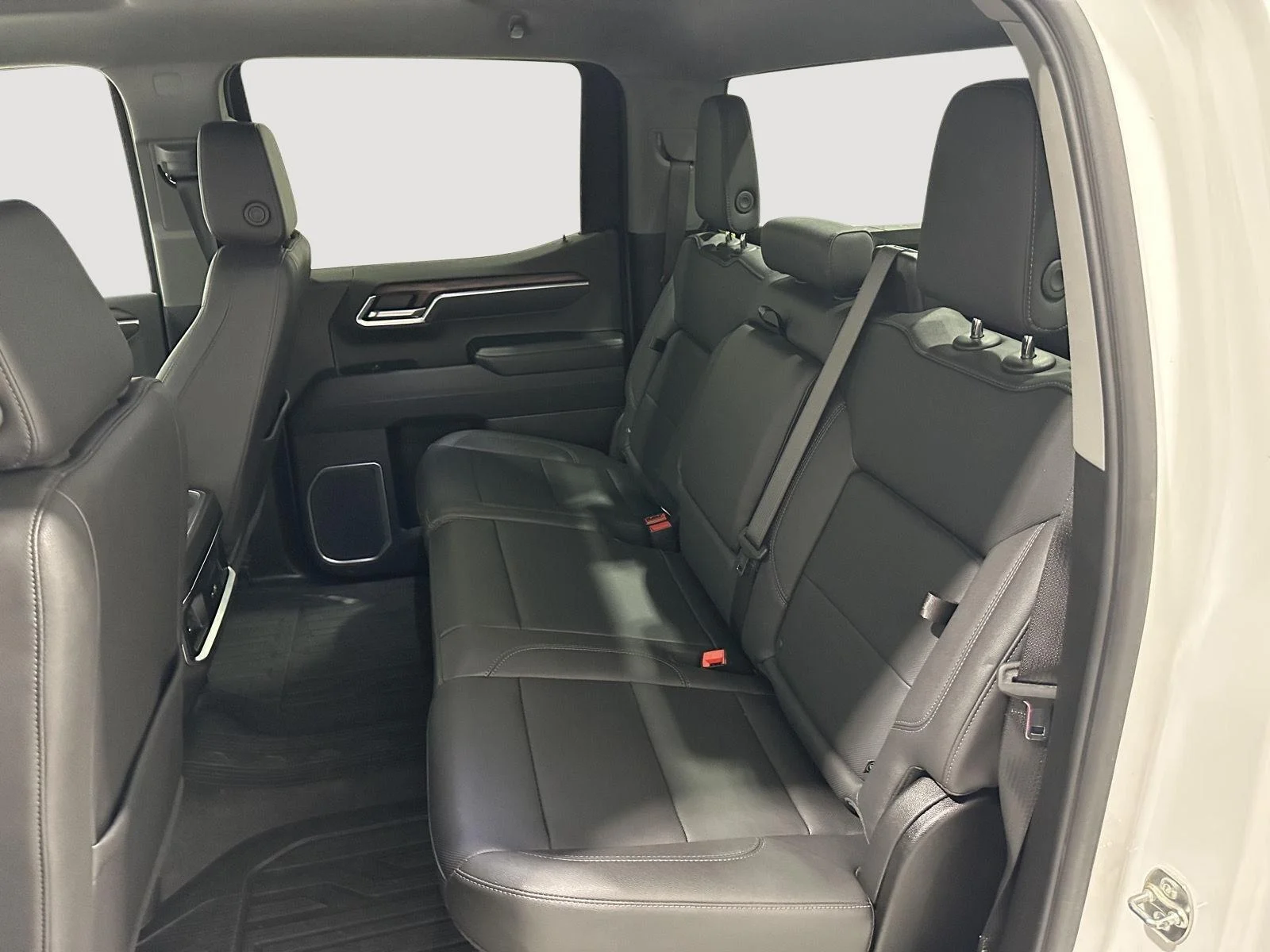 Used 2025 Summit White GMC SLT image 24
