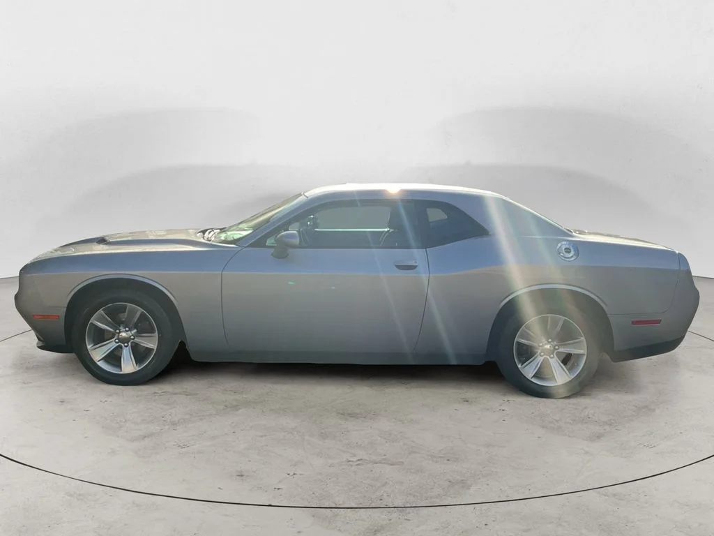 Used 2016 Silver Dodge SXT image 8