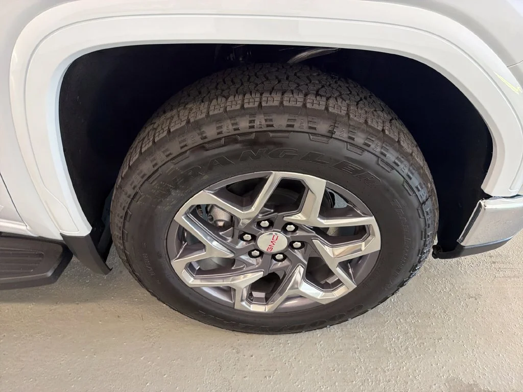 New 2026 Glacier White Tricoat GMC SLT image 4