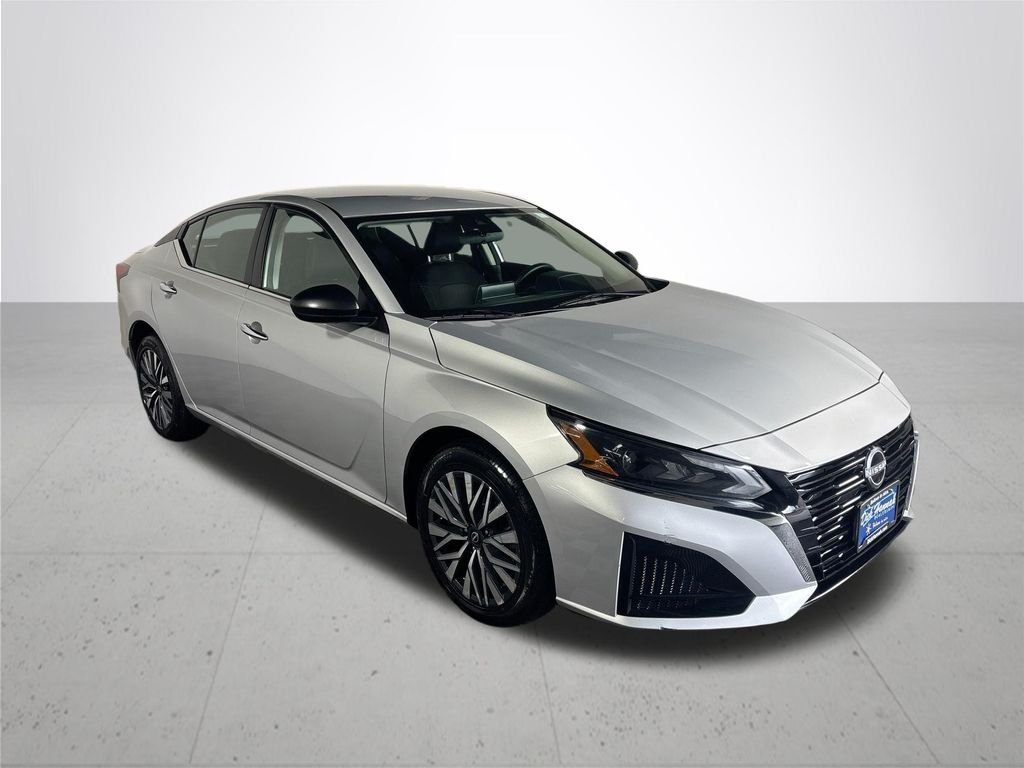 Used 2024 Silver Nissan 2.5 SV image 4