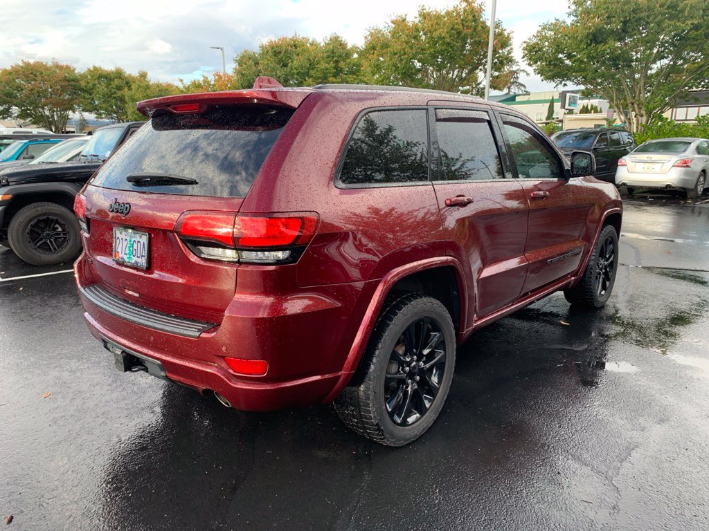 Used 2022 Red Jeep Laredo X image 4
