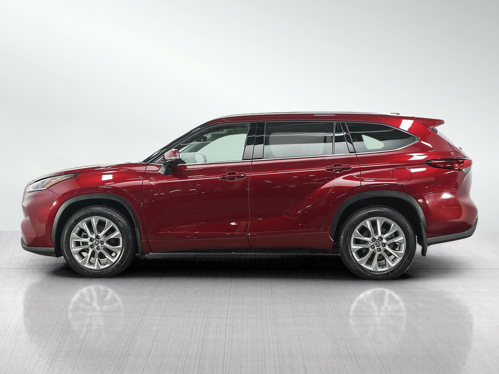 Used 2021 Toyota Highlander Limited with VIN 5TDDZRBH6MS536291 for sale in Burnsville, Minnesota