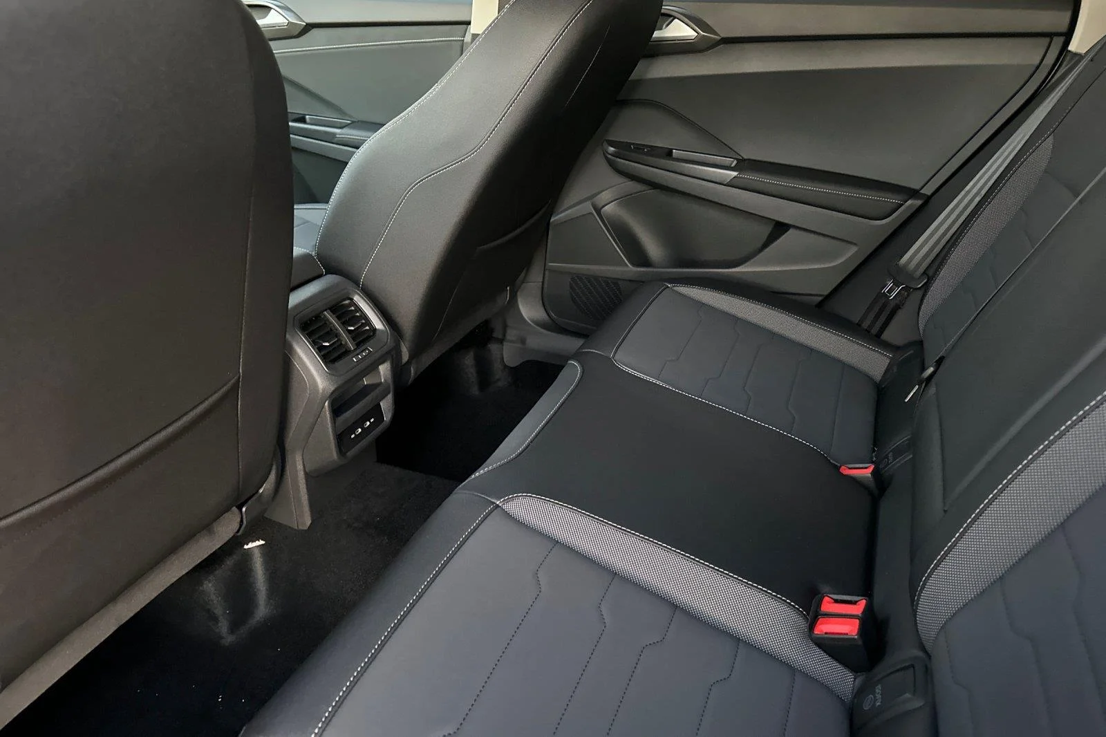 New 2026 Monument Gray w/Deep Black Roof Volkswagen SE Black image 12