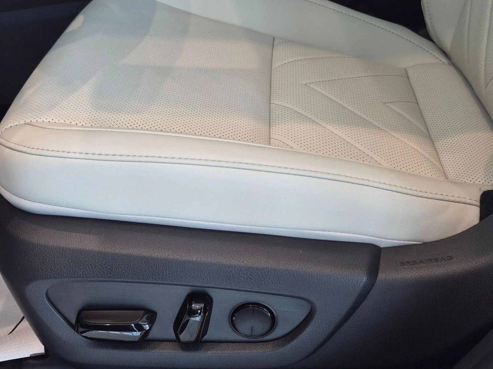New 2026 Ultra White Lexus  350 LUXURY AWD image 4