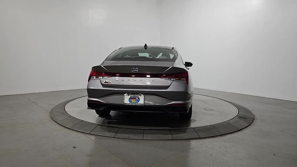 Used 2023 Silver Hyundai SEL image 4