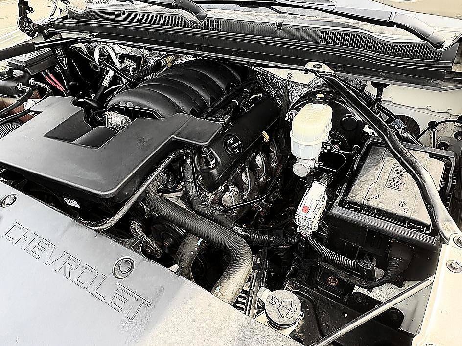 Used 2015 White Diamond Pearl Chevrolet LTZ image 28