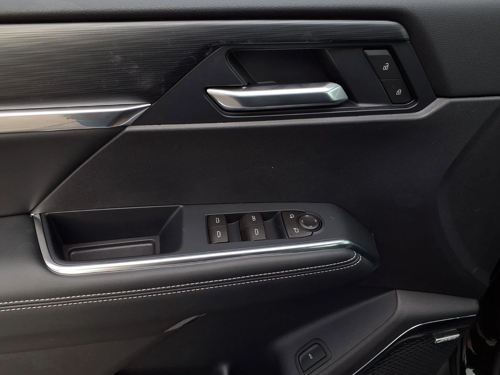 New 2026 Ebony Twilight Metallic GMC Elevation image 13