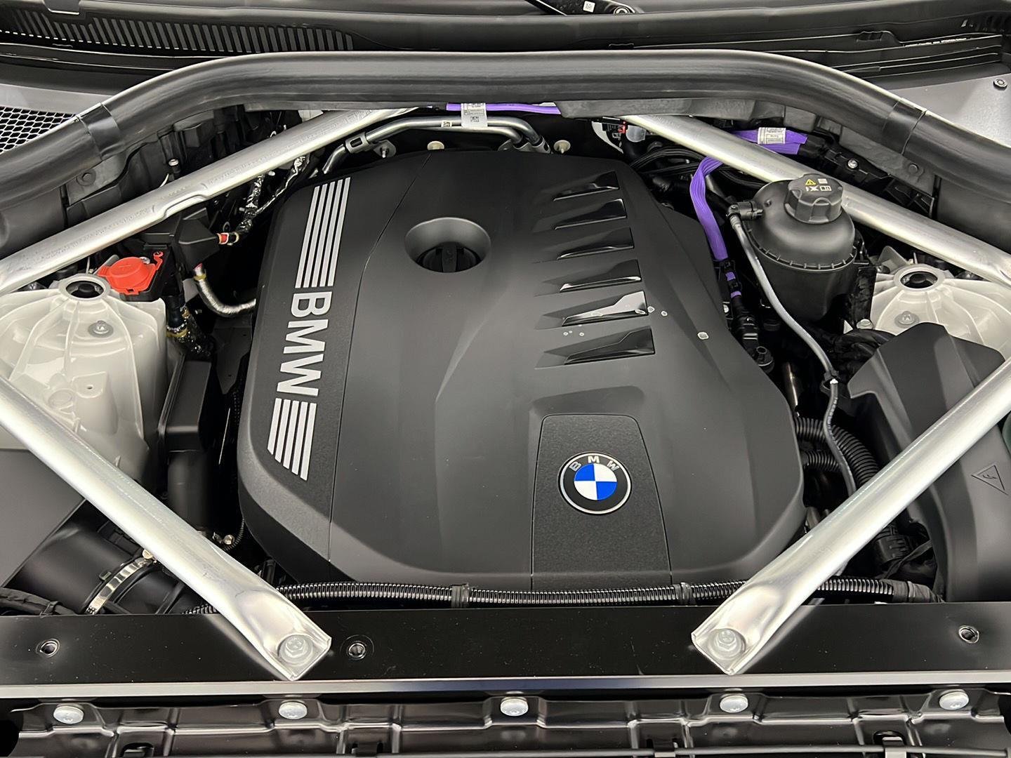 New 2026 Mineral White Metallic BMW xDrive40i image 28