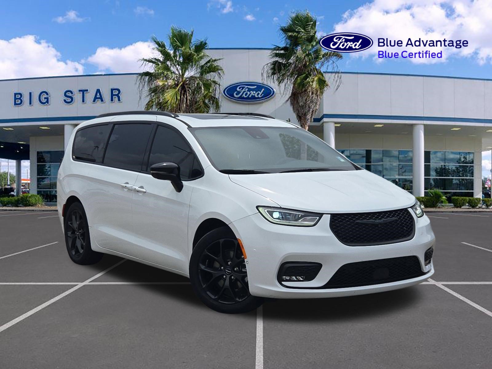 Used 2024 Bright White Clearcoat Chrysler Limited image 1