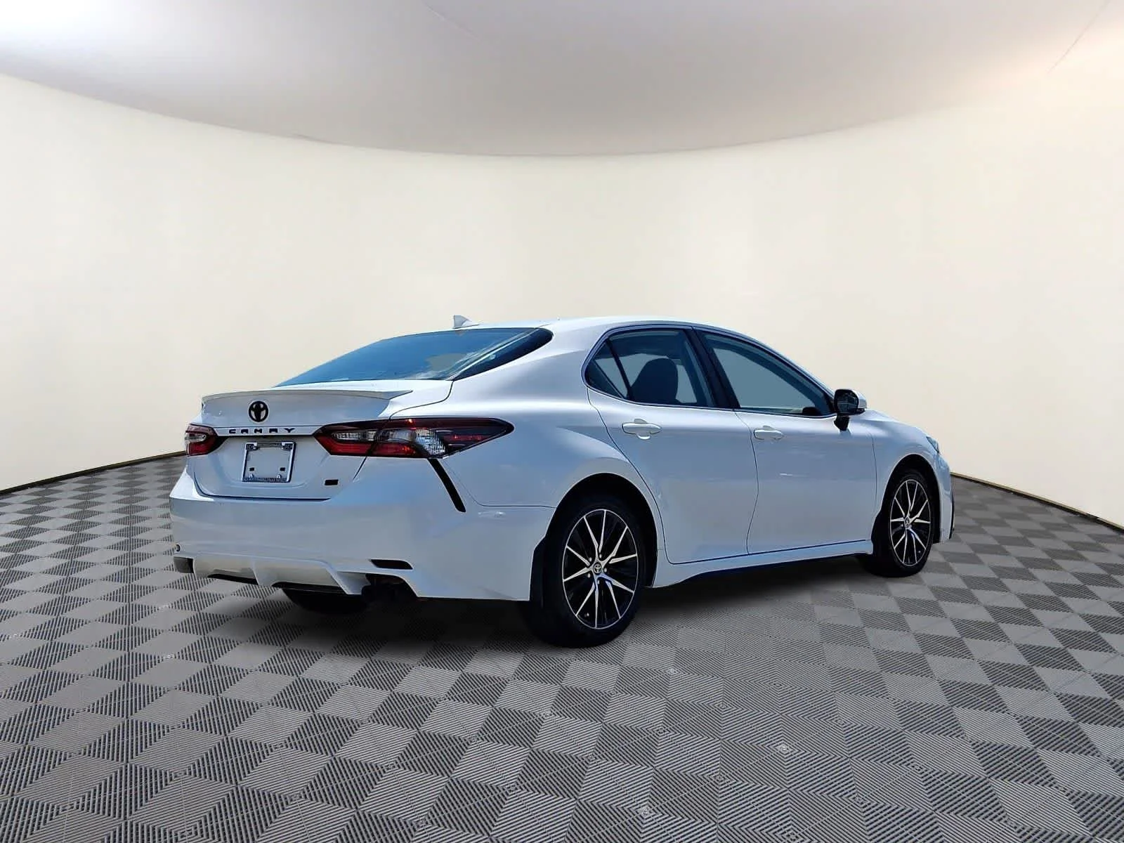 Certified Used 2024 Ice Cap Toyota SE image 6