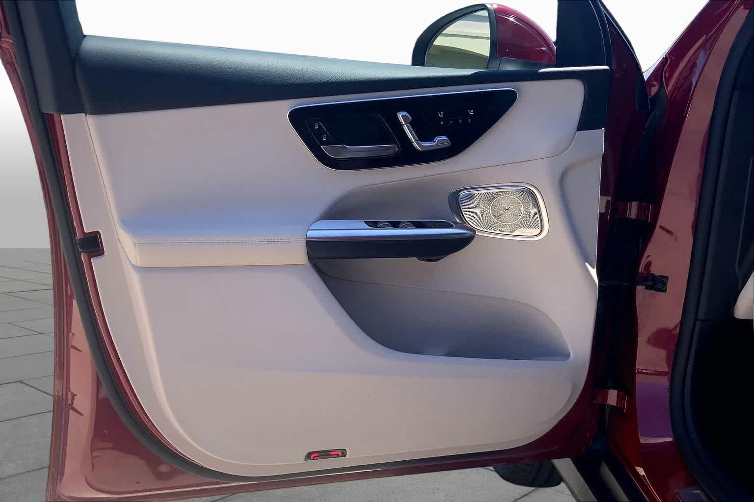 New 2026 MANUFAKTUR Patagonia Red Metallic Mercedes-Benz GLC 300 image 10