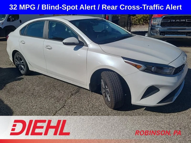Used 2023 White Kia LXS image 5