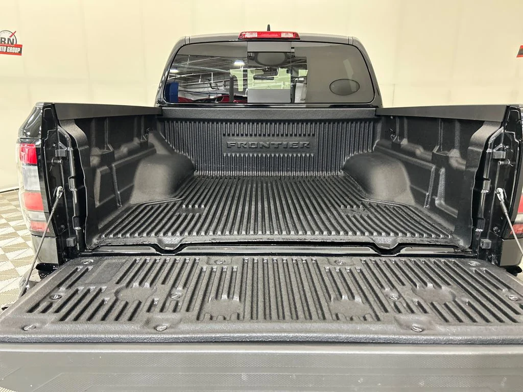 Used 2025 Black Nissan PRO-4X image 5
