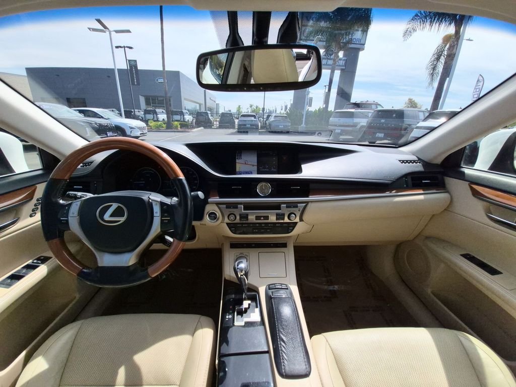 2014 Lexus ES 300h - Photo 28