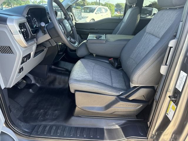 Used 2022  Ford XL image 17