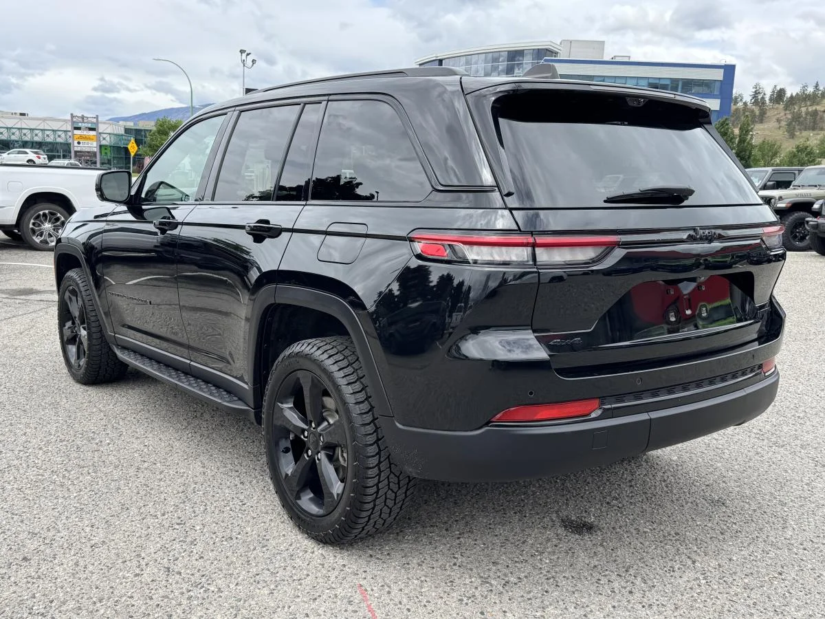 Used 2024 Black Jeep Limited image 9