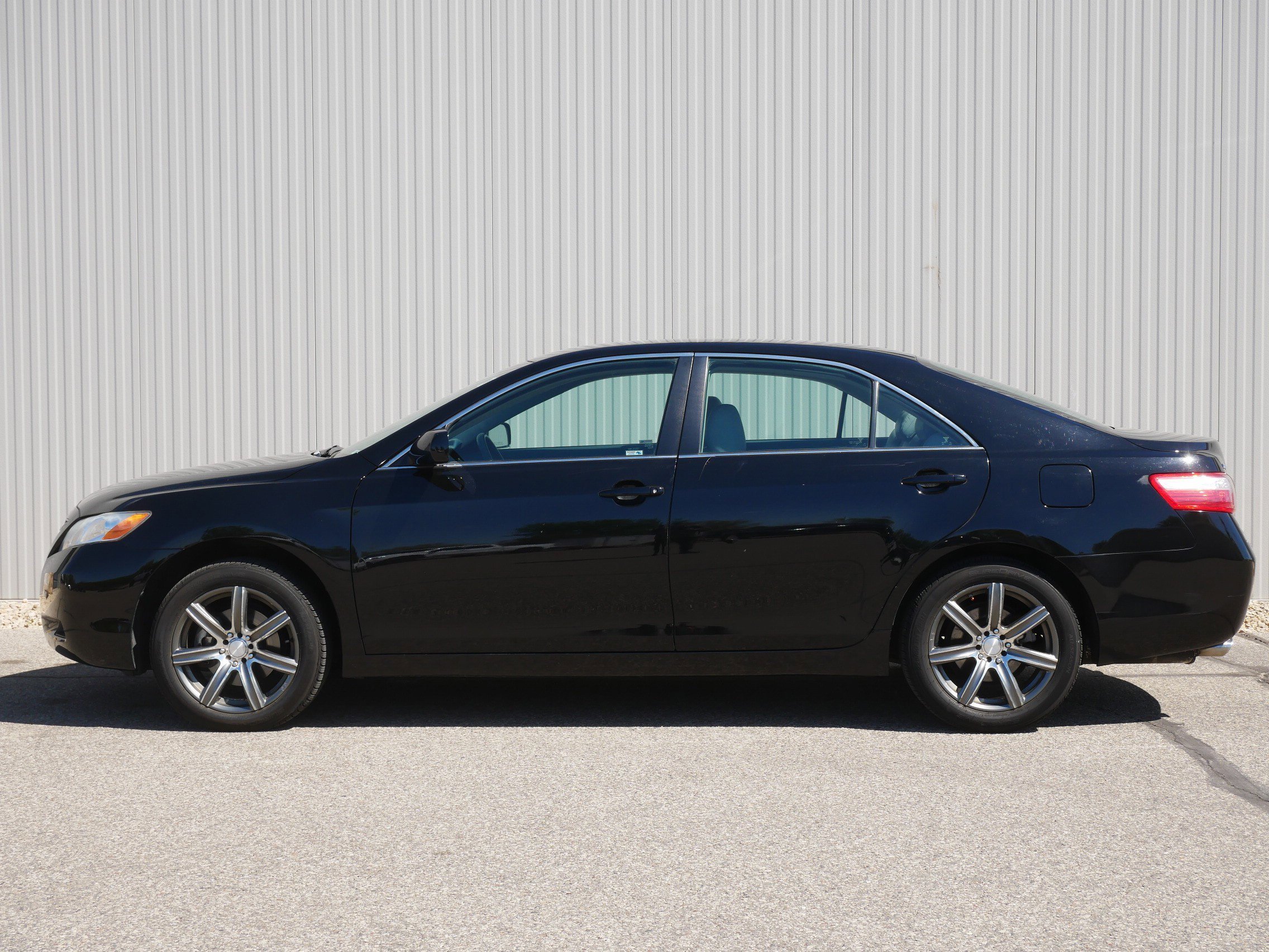 Used 2009 Toyota Camry LE with VIN 4T1BK46K29U075061 for sale in Hastings, Minnesota