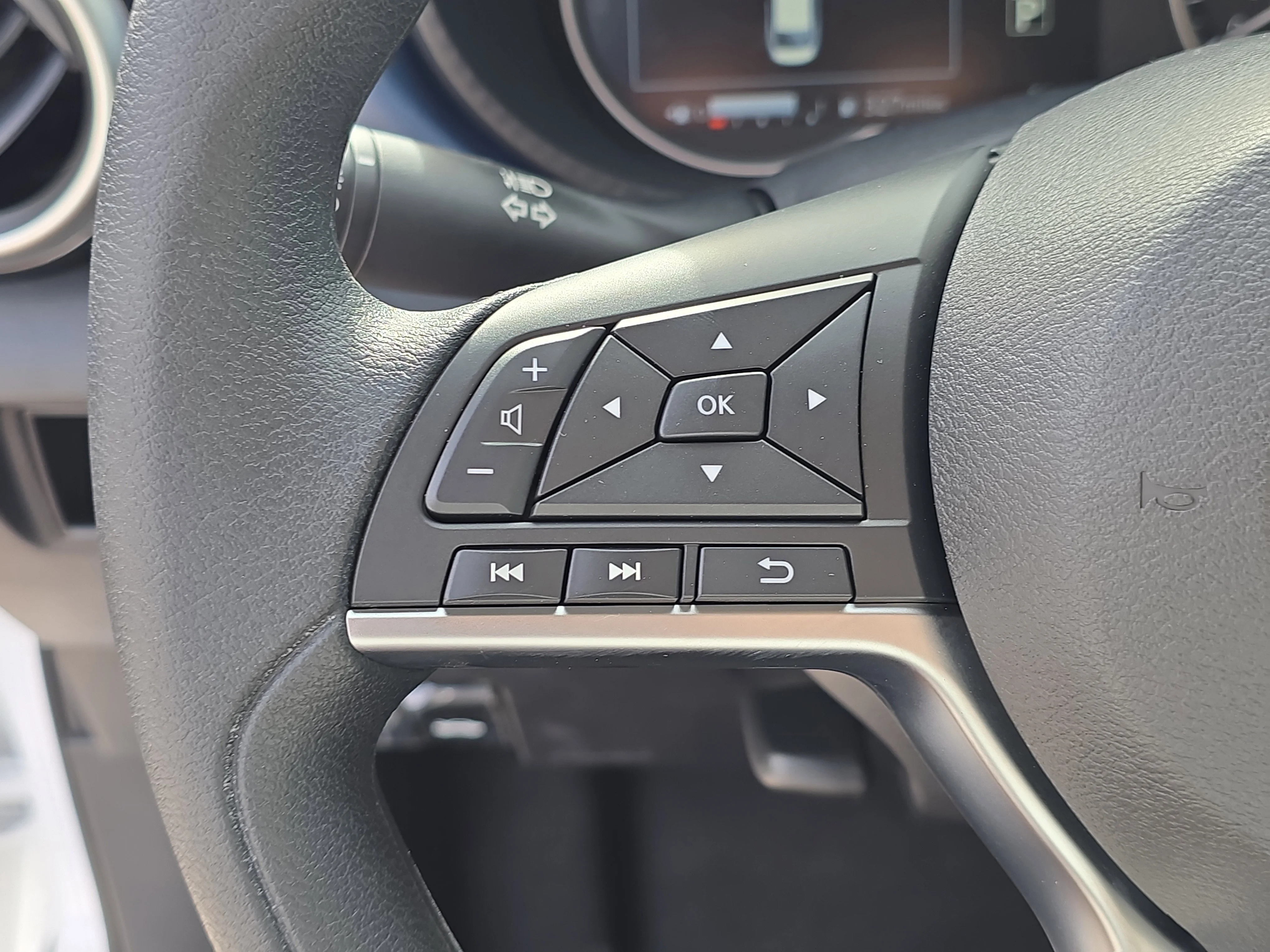 2025 Nissan Versa Sedan SV - Photo 29