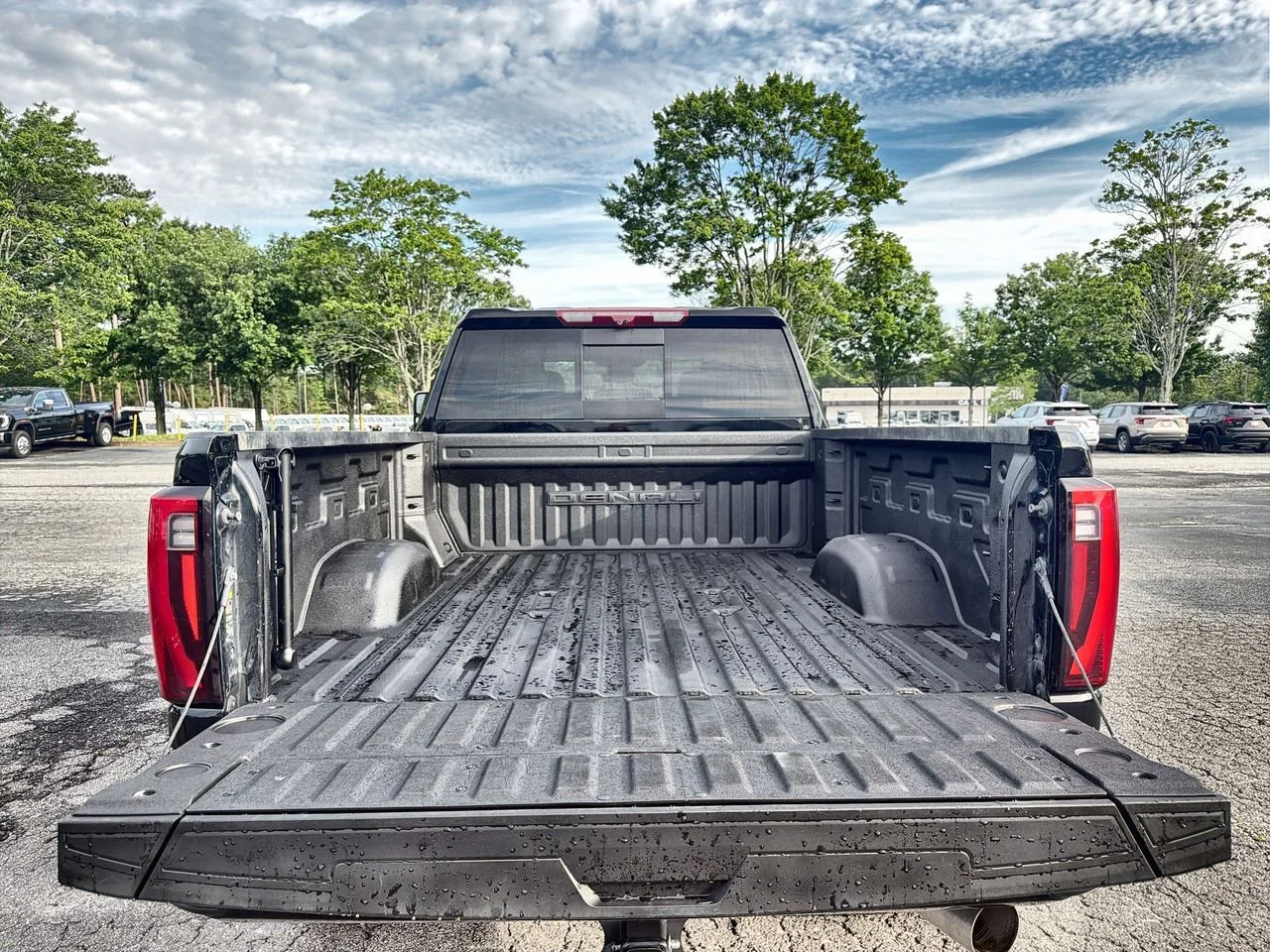 Used 2024 Onyx Black GMC Denali image 21