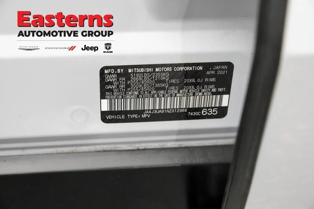 Used 2022 White Mitsubishi SE image 35
